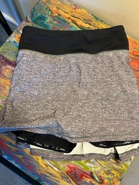 lululemon athletica Heather Gray Skirt with Black Waistband